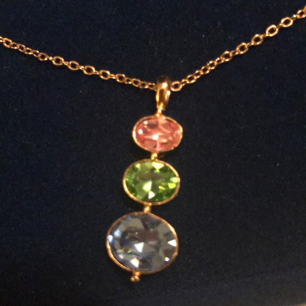 Joan Rivers gold necklace